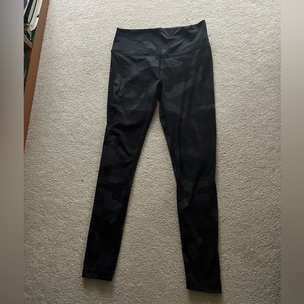 Glyder Black Gray Camo 7/8 Leggings Size Medium